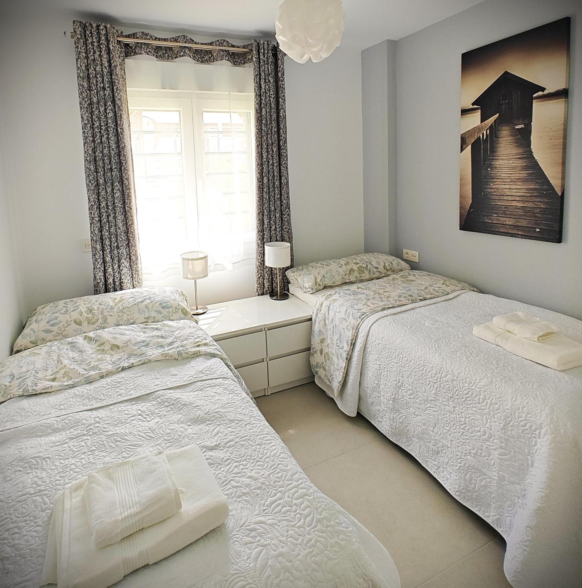 Sun Apartment - 3 Bedrooms, Priv Parking, Pool, Ac, Tv Channels, Fibre Net לוס כריסטיאנוס מראה חיצוני תמונה